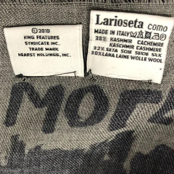 Moschino Scarf - Olive Oil & The Wolf - Picture 5 of 5